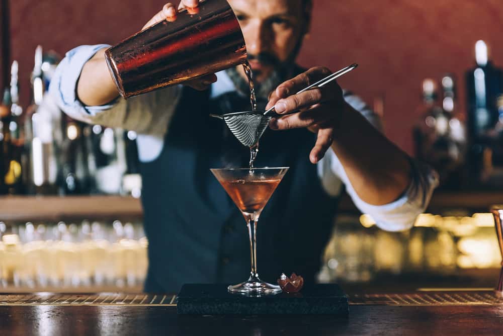 top-6-bartender-skills-for-a-bartendar-by-the-bartending-experts-in-uk