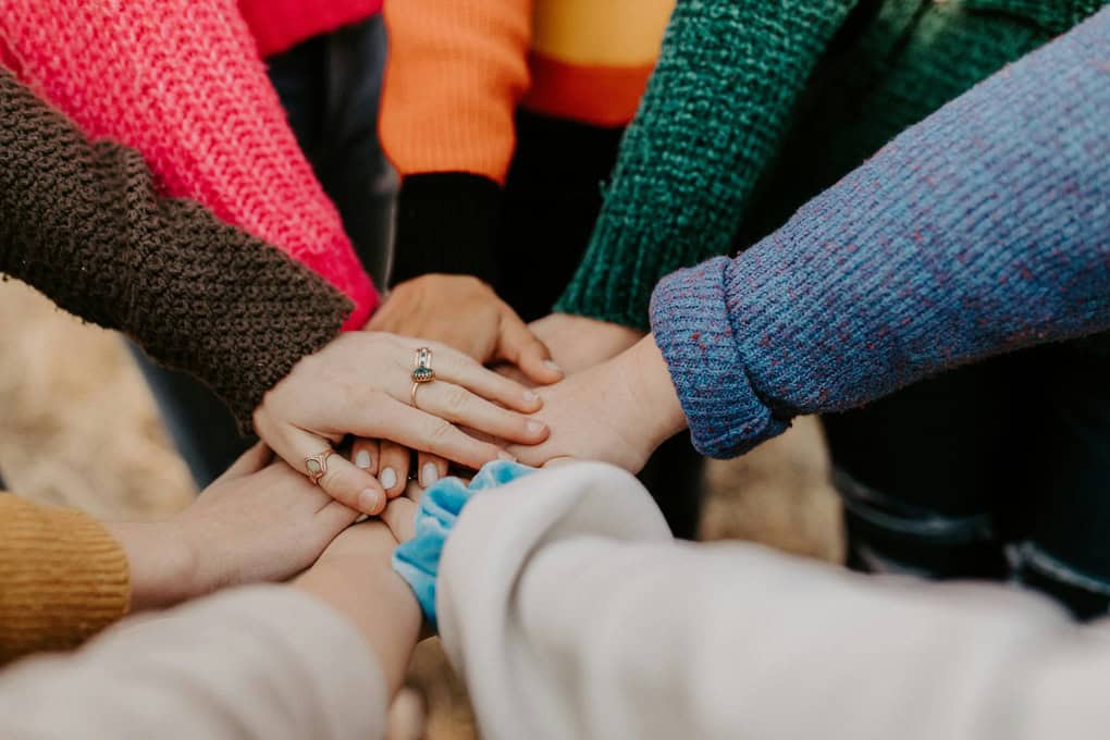 People together thanks to motivational quotes for work