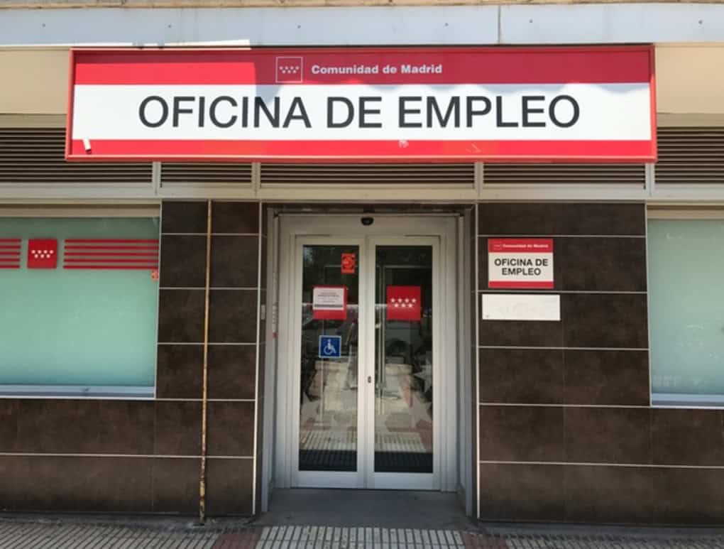 Acudir a una oficina de empleo es una manera de cómo saber si tengo derecho a paro.